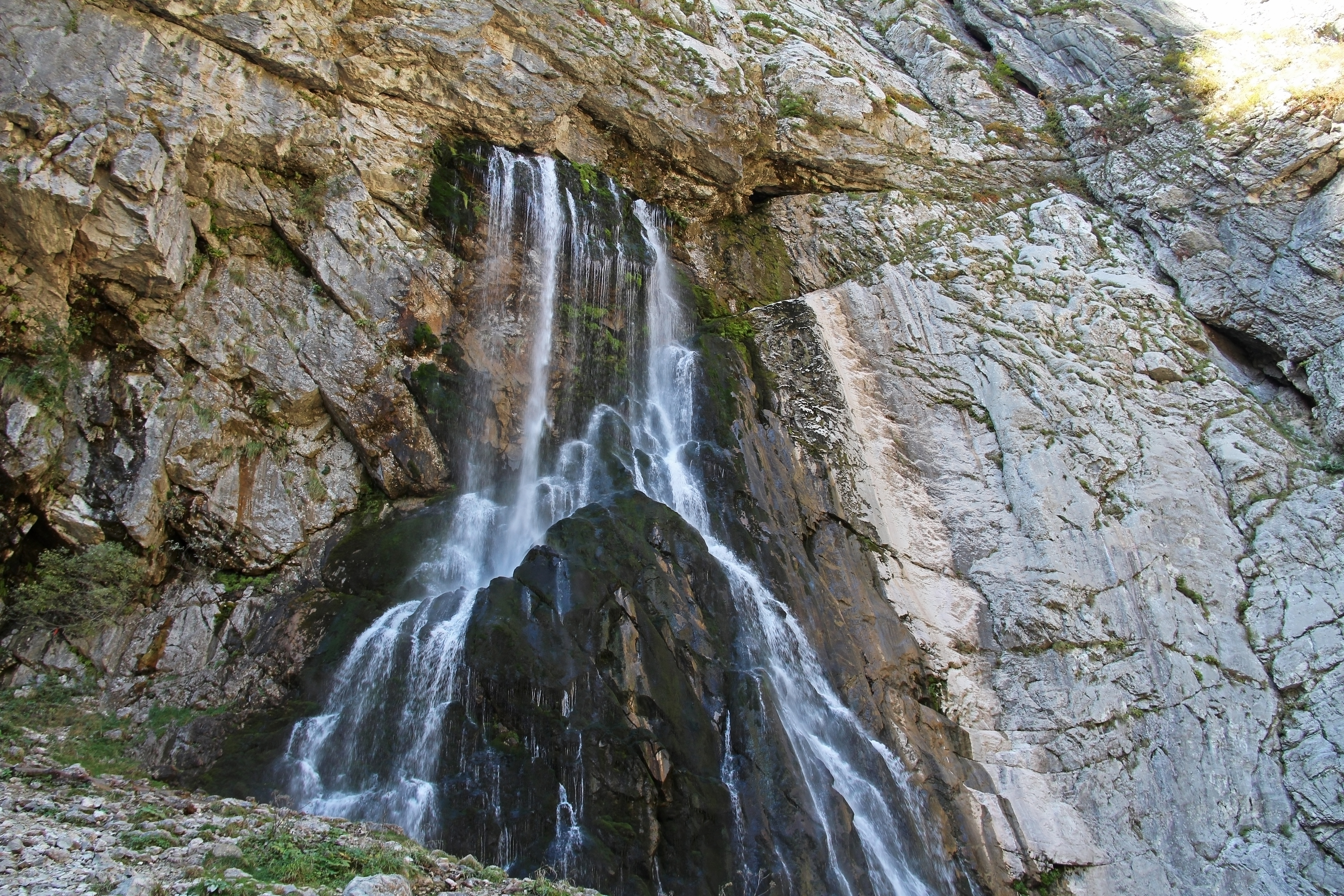 Водопад Гегский