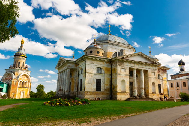 Однажды в Торжке: холмы, набережная и древние монастыри