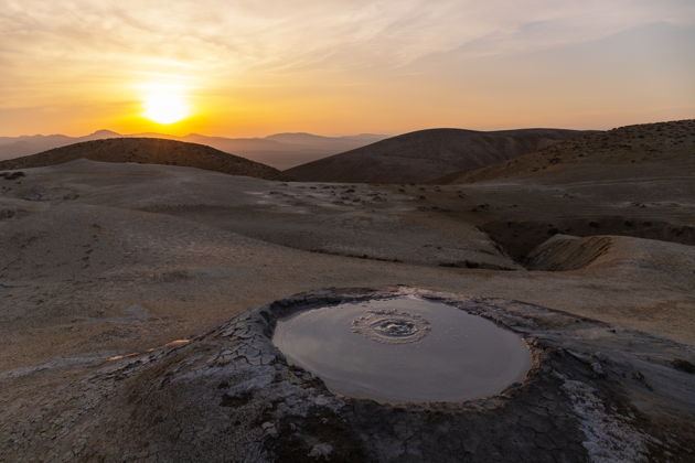 Виды Гобустан и Огни Апшерона