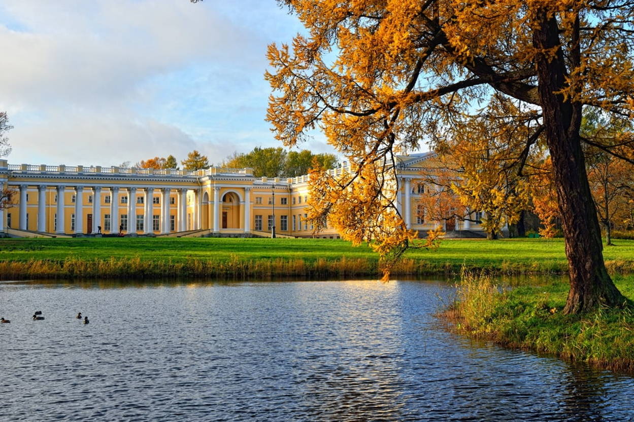 Александровский парк и дворец