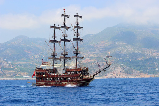 Морская прогулка на пиратском корабле в Алании