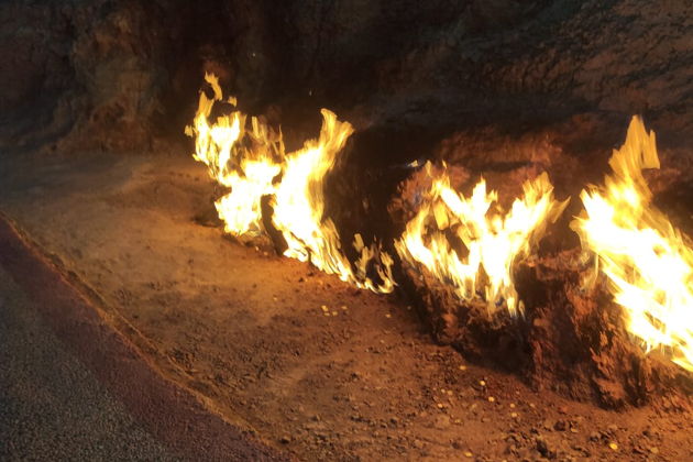 Виды Розовое озеро, гора Янардаг, Агатовые горы, гора Бешбармаг, дегустация икры