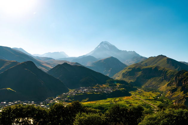 Виды Казбеги от древности к небесам: путь в Степанцминду