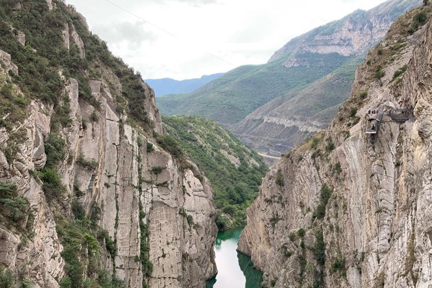 Виды Там, где парят орлы: Сулакский каньон, пещеры Нохъо и бархан Сарыкум