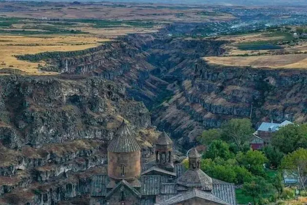 От крепости Амберд до озера Кари – авто-тур из Еревана — фото 2
