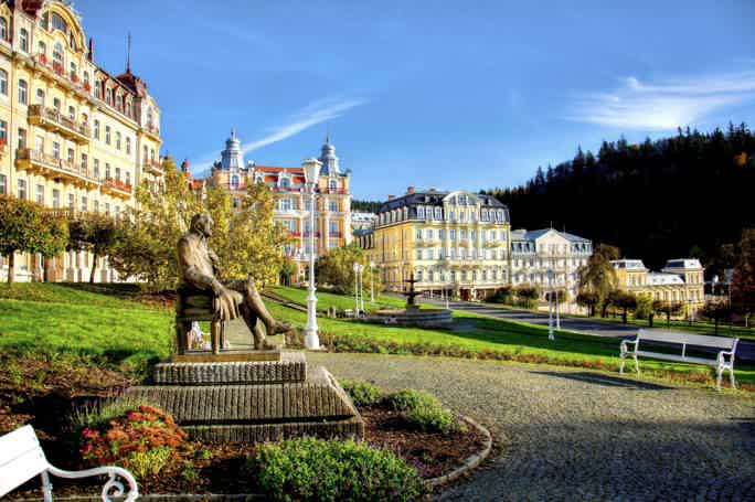 Karlovy Vary & Marianske Lazne Tour from Prague with Lunch