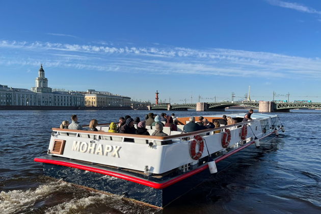 Фото к экскурсии Просмотр разведения Дворцового моста и Салюта с теплохода МОНАРХ