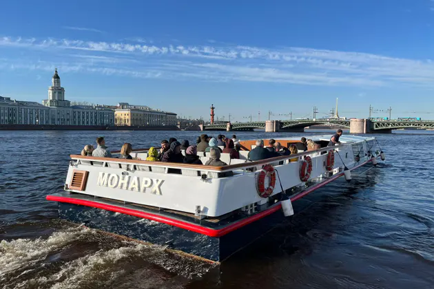 Просмотр разведения Дворцового моста и Салюта с теплохода МОНАРХ — фото 2