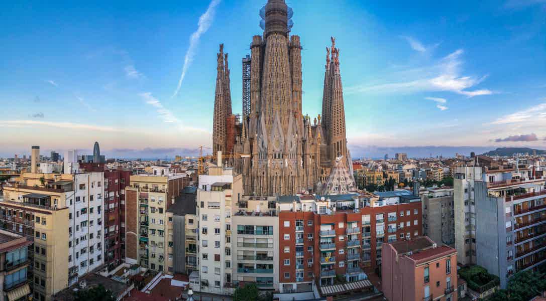 Sagrada Familia: Guided tour with Tower Access - photo 3