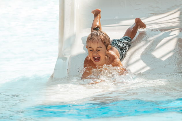 Фото к экскурсии Билет в аквапарк «Wild Wild Wet»: горки, семейный отдых и развлечения