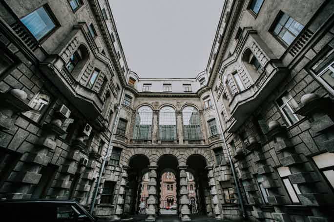 Лабиринты Петроградки: дворы-колодцы и доходные дома