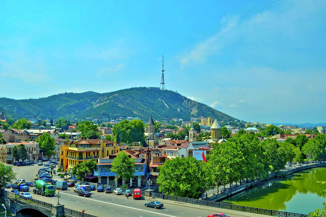 Город в грузии 3. Гора Мтацминда в Тбилиси. Грузия Олд Тбилиси. Тбилиси столица. Тбилиси центр.