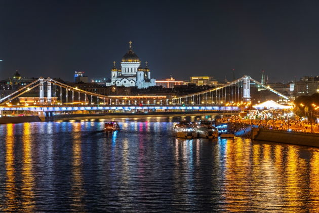 Фото к экскурсии День города на теплоходе «Легенда» с ужином, живой музыкой и дискотекой