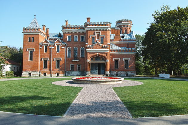 Виды Рамонь: экскурсия в «Замок Ольденбургских» и императорские традиции