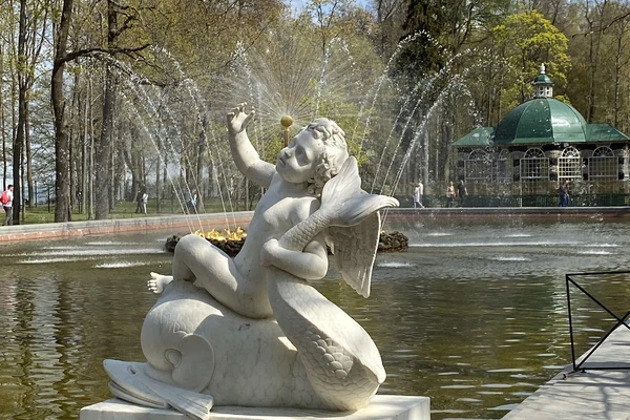 В Петергоф по воде: Нижний парк с фонтанами (включены билеты в парк)