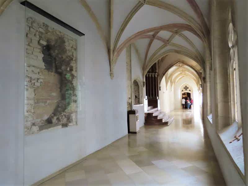 Наследие ЮНЕСКО - Старейший монастырь Паннохалма и город балкончиков Дьёр - фото 21