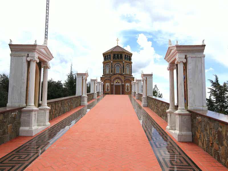 Горы Троодос и культурные сокровища Кипра - Монастырь Киккос и Омодос - фото 4