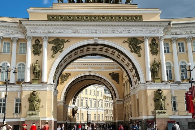 Обзорная автомобильная экскурсия по Санкт-Петербургу с остановками