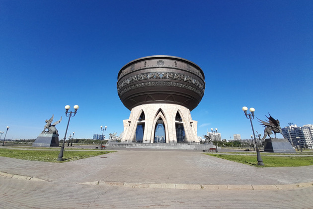 Казань днём и вечером