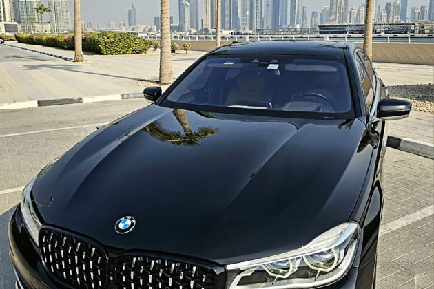 Виды По Абу-Даби на машине премиум-класса с билетами в Qasr AL Watan