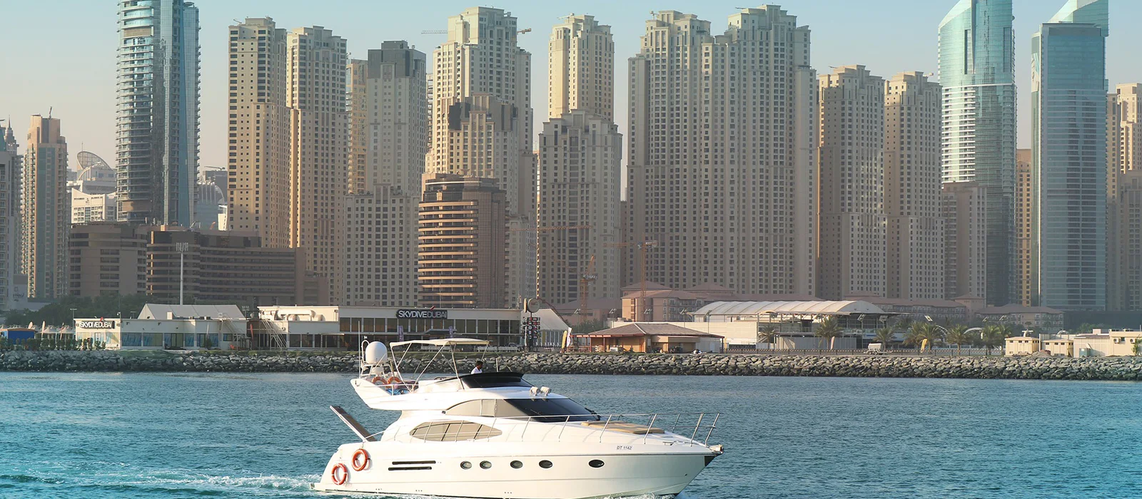Dubai Marina: Yacht Tour with Breakfast or BBQ — tour in Dubai, UAE | Pokataem
