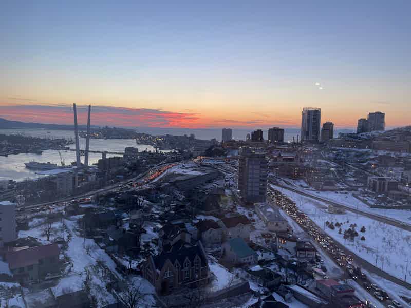 Владивосток портовый город днем и ночью - фото 6