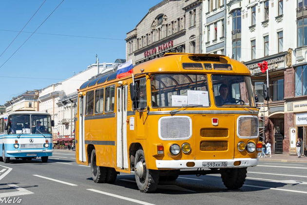 Фото к экскурсии Ностальгическое путешествие по Ленинграду на ретроавтобусе