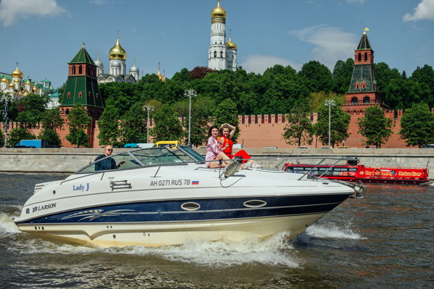На яхте с капитаном по центру Москвы до Кремля, Лужников или Москва-Сити — фото 3