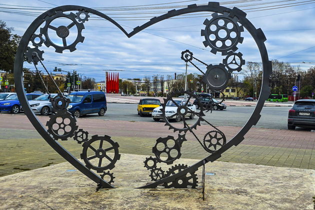 Прогулки по Уралмашу: Площадь Первой Пятилетки и Бульвар Культуры