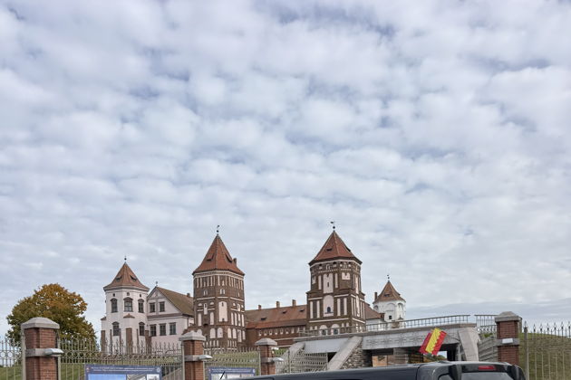 Виды Несвижский и Мирский замки из Минска или аэропорта