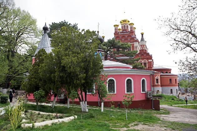Топловский монастырь и храм святителя Луки Крымского.