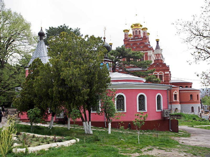 Топловский монастырь и храм святителя Луки Крымского.