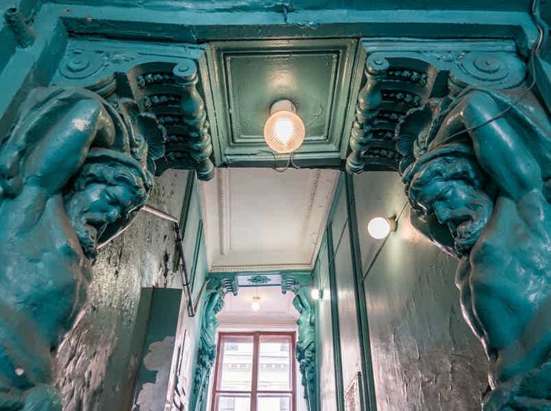 Питерская атмосфера: дворы, парадные, коммуналки и смотровая - фото 2