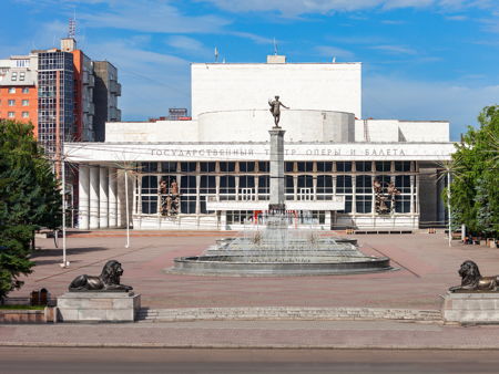 Театральная площадь