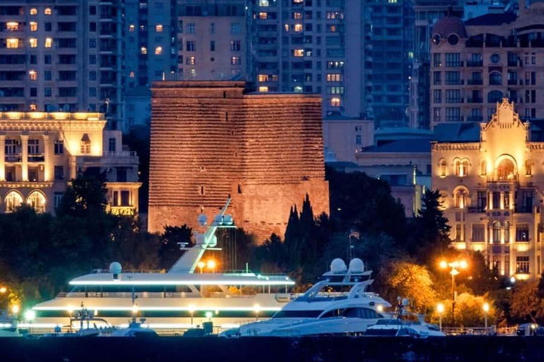 Экскурсия по Баку: Старый город, ночной тур и прогулка на катере — фото 1