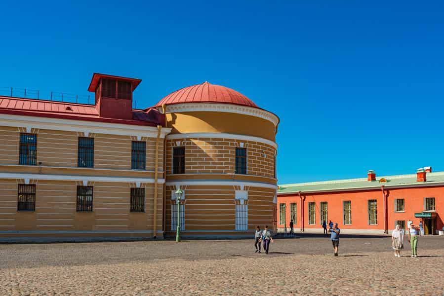 Петропавловская крепость с аккредитованным экскурсоводом - фото 1