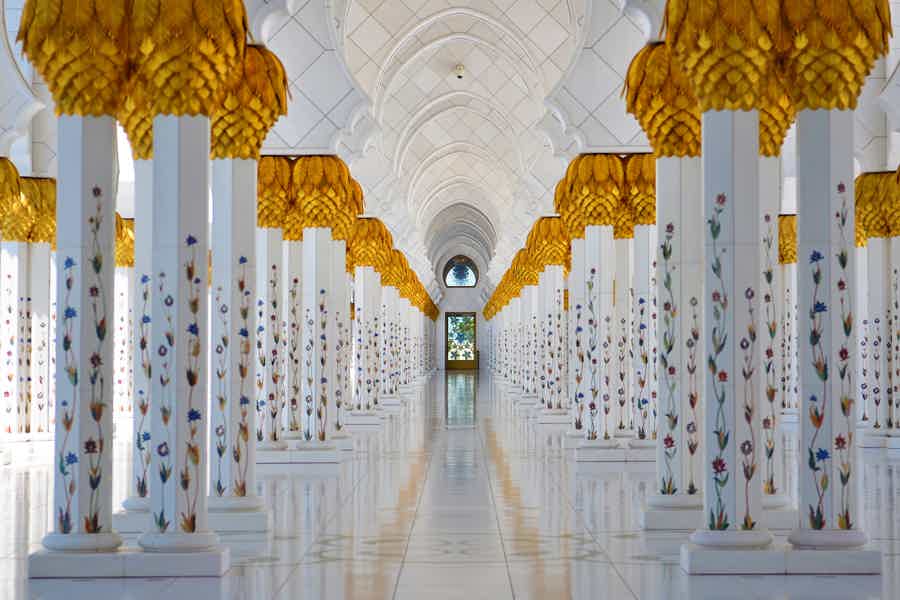 Фотопрогулка по мечети шейха Зайда с англоязычным гидом - фото 1