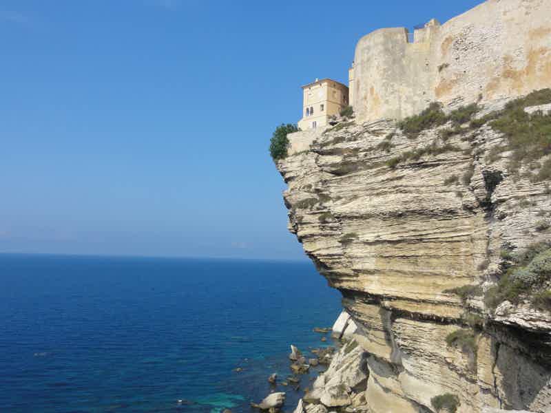 Город на скале: экскурсия в корсиканский Бонифачо с Сардинии - фото 3