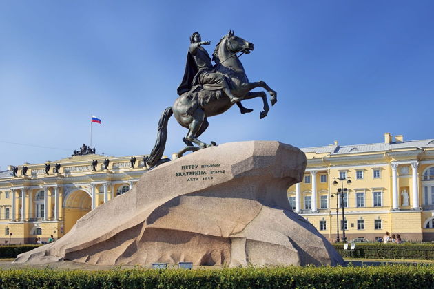 Фото к экскурсии Трансфер из аэропорта с обзорной экскурсией по Петербургу