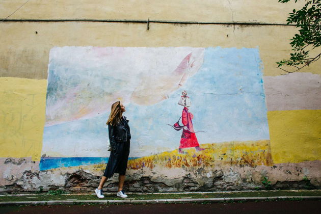 Виды Небанальная фотопрогулка по ярким дворикам Питера на авто