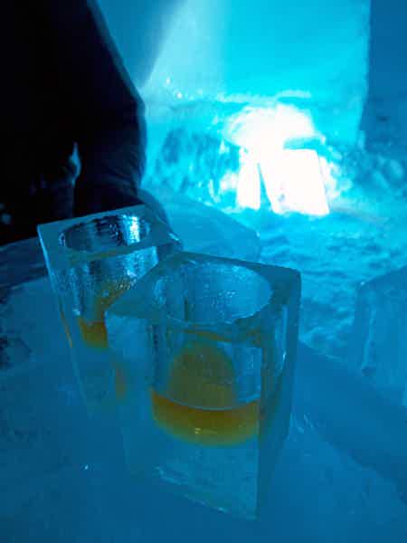 Amsterdam: Icebar Entry Ticket with 3 Drinks - photo 3