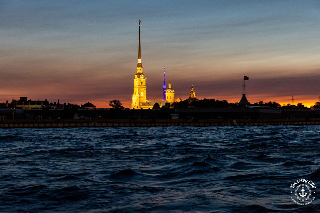 Большая Нева и Фонтанка: магия разводных мостов на однопалубном теплоходе — фото 5