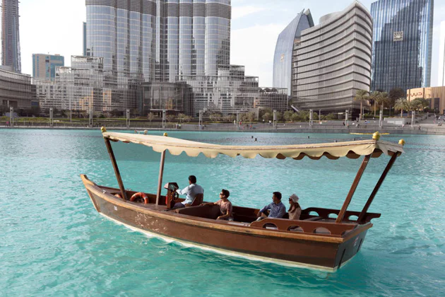 Dubai: Fountain Show and Burj Lake Ride by Traditional Boat — tour in Dubai | Pokataem