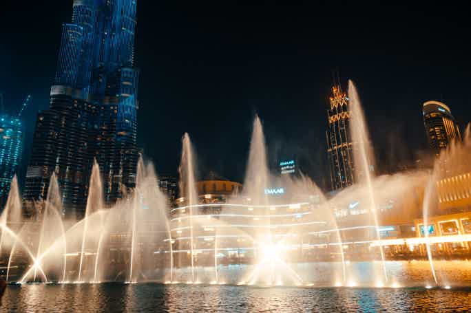 Dubai Mall Fountain Show and Burj Lake Wooden Boat Ride