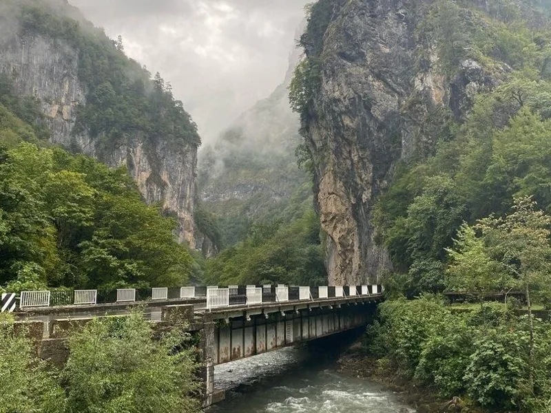 Гранд-тур в Абхазию: Гагра, озеро Рица и Новый Афон — фото 4, Адлер | Покатаем