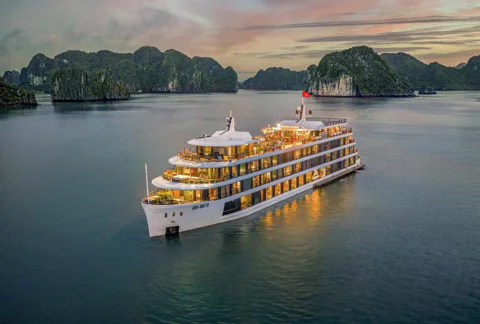 Залив Халонг на 5-звездочной яхте Sky Cruise из Ханоя