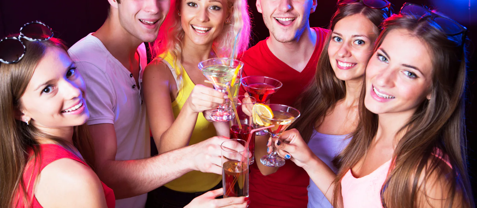 Тур по 4 барам Петербурга в формате игры c шотами (18+) — экскурсия, Санкт-Петербург, Россия | Покатаем