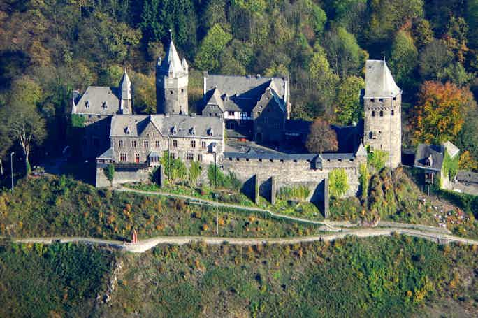 Альтена: Замок, пещера и немецкие пионеры