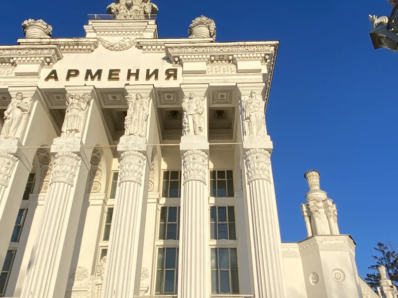 «Кто куда, а мы — на ВДНХ!»: экскурсия-игра для детей и взрослых — фото 2, Москва | Покатаем