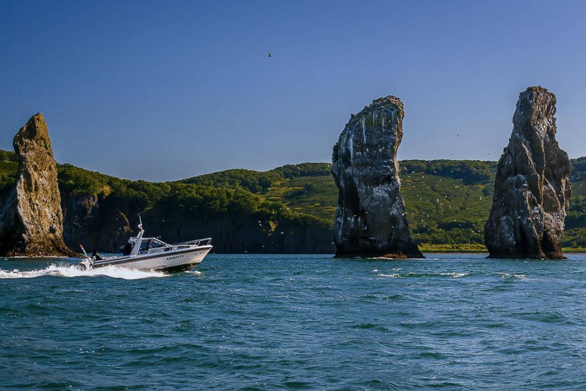 Морская прогулка к острову Старичков: морская рыбалка и крабовое сафари
